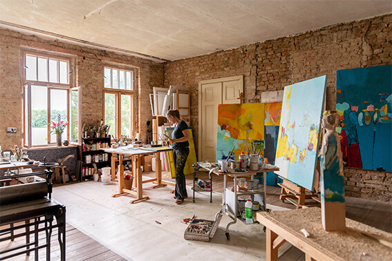 Sabine Puschmann im Atelier